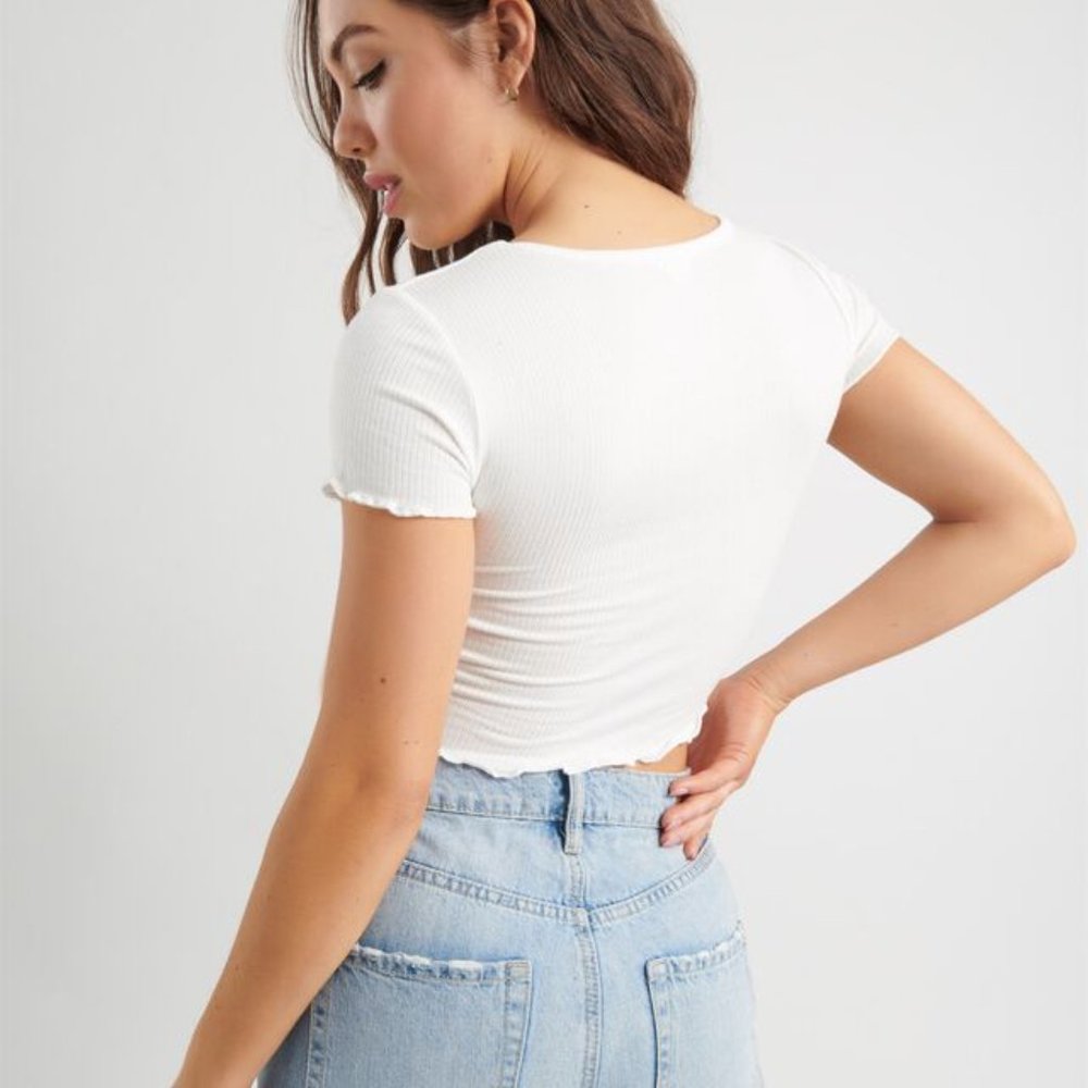 🤍 Garage Emma Ruched White Tee With Drawstrings 🤍 - Picture 7 of 8
